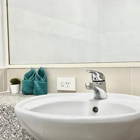 Prime Toowong 3br - Walk To Shops And Transport