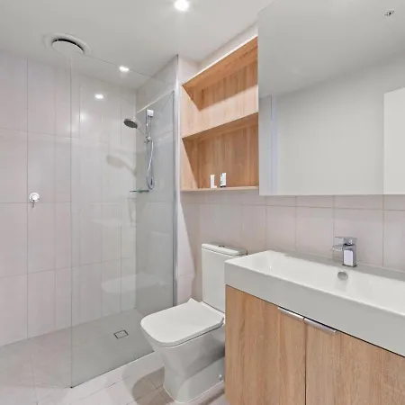 Elevated Cbd Living 2br With Skyline Views * Brisbane