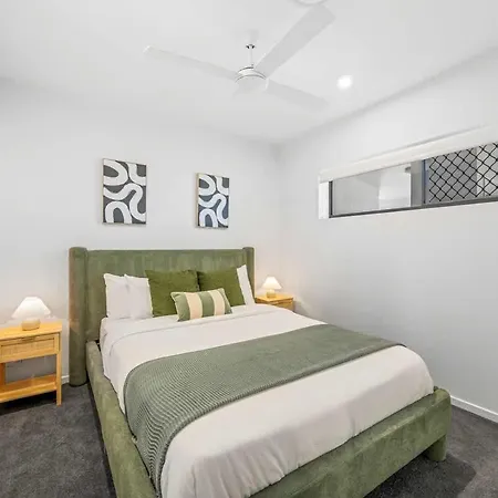 Apartment Family Retreat - Free Secure Car Park, Garden Westfield Shopping, Restaurants