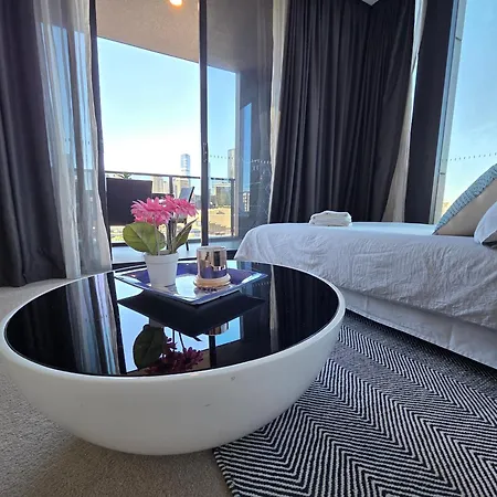 Stunning & River Views Rooftop Pool Gym Brisbane