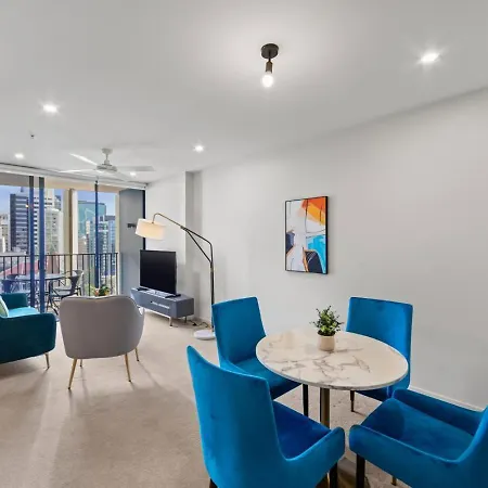Elevated Cbd Living 2br With Skyline Views Apartment