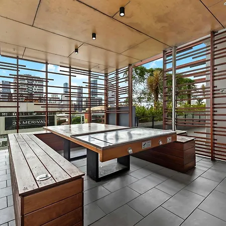 Stunning Views, Location, King Bed, Gym, Pool Apartment Brisbane