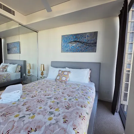Stunning & River Views Rooftop Pool Gym Apartment