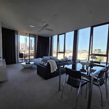 Stunning & River Views Rooftop Pool Gym *