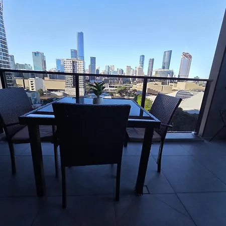 Stunning & River Views Rooftop Pool Gym *
