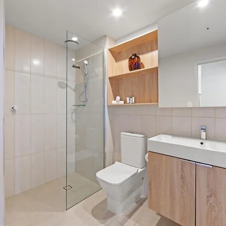 1 Bedroom With Stunning Views Heart Of Apartment *