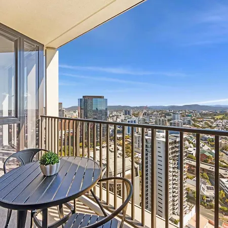 1 Bedroom With Stunning Views Heart Of Apartment