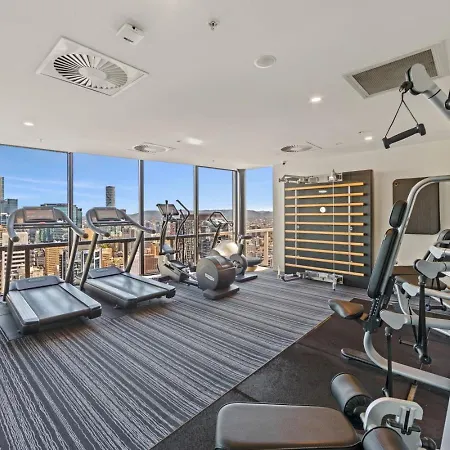1 Bedroom With Stunning Views Heart Of Apartment
