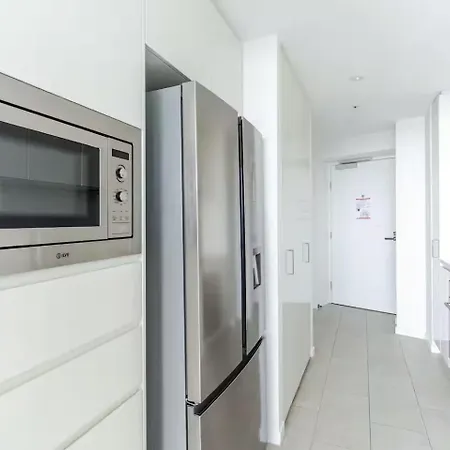 Brisbane's Highest Rated 3 Bedroom Luxury -above 60th Floor- Incredible Views In Skytower, Brisbane's Tallest Building -complimentary Wifi, Drinks, Snacks & Streaming Access Apartment Brisbane