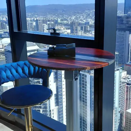 Apartment Brisbane's Highest Rated 3 Bedroom Luxury -above 60th Floor- Incredible Views In Skytower, Brisbane's Tallest Building -complimentary Wifi, Drinks, Snacks & Streaming Access *