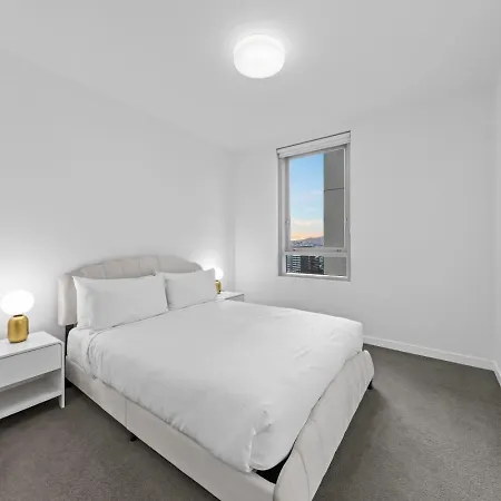 Dreamy 2br Escape Framed By And Art Apartment *