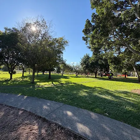 Homestay Urban Retreat - Shared With Queen Bed And Private Ensuite Brisbane