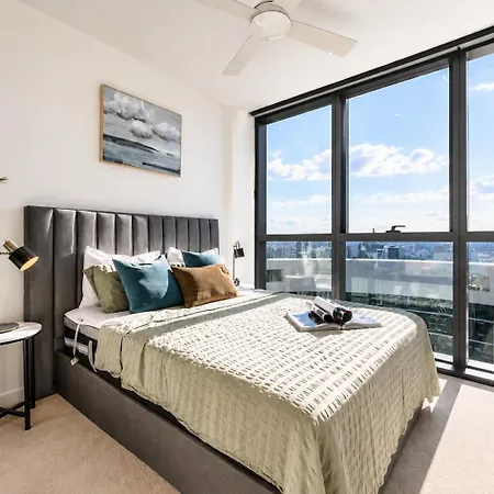 1br In Queen's Wharf Lv 29 With Sofa Bed And Carpark *