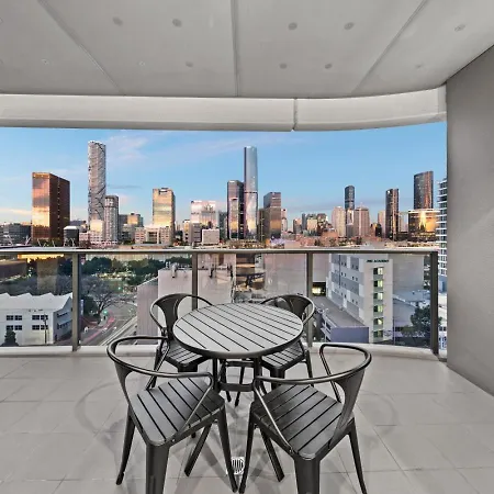 2br Escape At Lucid Apartment *
