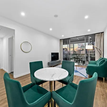 2br Escape At Lucid