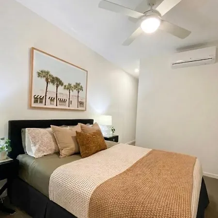 Luxe Retreat - Airport 13 Mins, Free Parking, Train, Bus, Shops & Parks Nearby * Brisbane