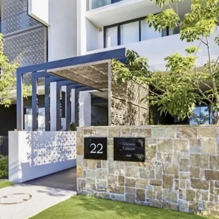 Luxe Retreat - Airport 13 Mins, Free Parking, Train, Bus, Shops & Parks Nearby Apartment *