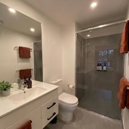 Apartment Luxe Retreat - Airport 13 Mins, Free Parking, Train, Bus, Shops & Parks Nearby Brisbane