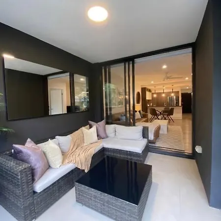 Luxe Retreat - Airport 13 Mins, Free Parking, Train, Bus, Shops & Parks Nearby *