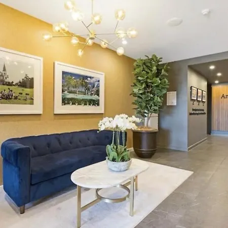 Apartment Luxe Retreat - Airport 13 Mins, Free Parking, Train, Bus, Shops & Parks Nearby