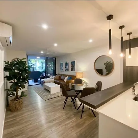 Apartment Luxe Retreat - Airport 13 Mins, Free Parking, Train, Bus, Shops & Parks Nearby Brisbane