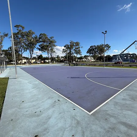 Apartment Luxe Retreat - Airport 13 Mins, Free Parking, Train, Bus, Shops & Parks Nearby