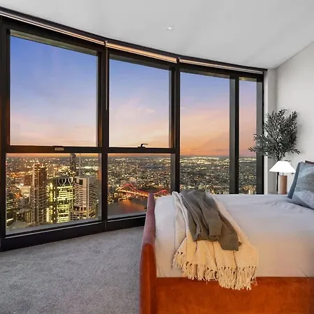 Apartment Skytower - 81st Floor, & River Views, Free Car Parking