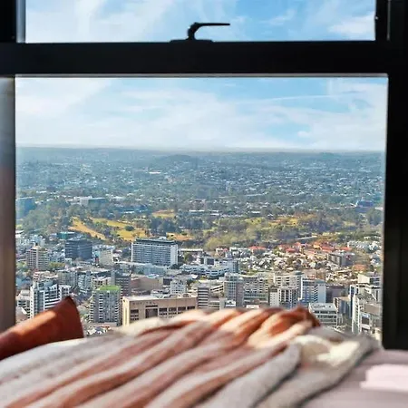 Skytower - 81st Floor, & River Views, Free Car Parking