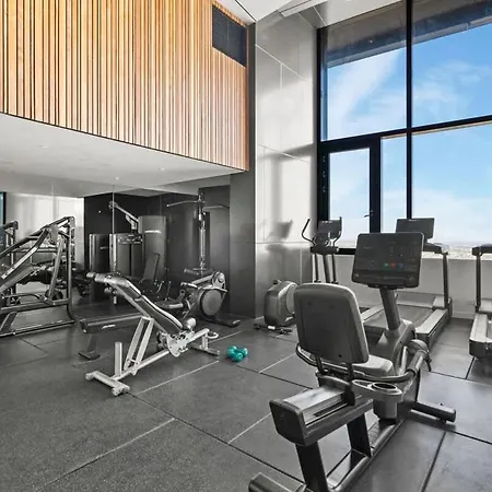 Skytower - 81st Floor, & River Views, Free Car Parking Apartment *