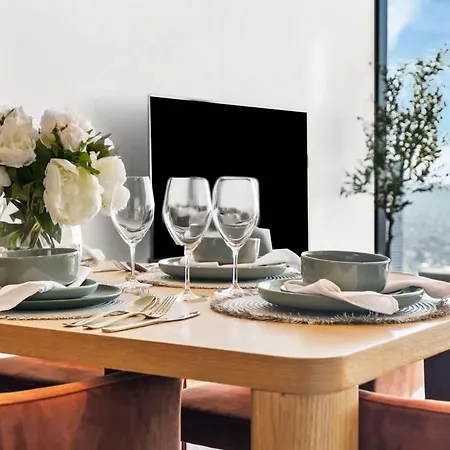 Apartment Skytower - 81st Floor, & River Views, Free Car Parking Brisbane
