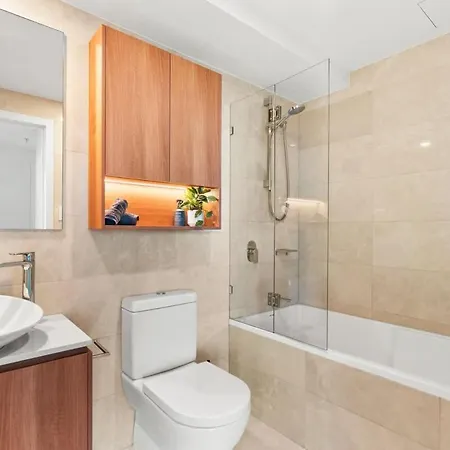 Skytower - 81st Floor, & River Views, Free Car Parking Apartment