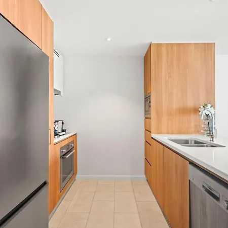 Apartment Skytower - 81st Floor, & River Views, Free Car Parking *