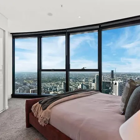 Skytower - 81st Floor, & River Views, Free Car Parking Apartment