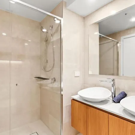 Apartment Skytower - 81st Floor, & River Views, Free Car Parking *