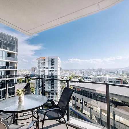 Skyline Serenity 2br With River & Views
