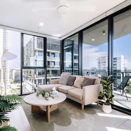 Skyline Serenity 2br With River & Views Brisbane
