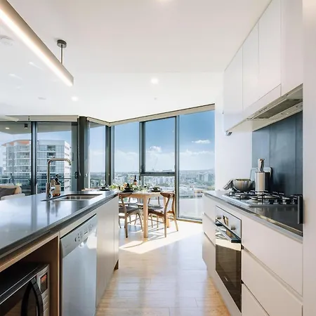 Apartment Skyline Serenity 2br With River & Views