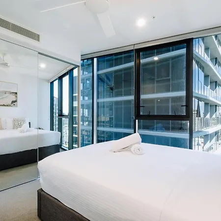 Skyline Serenity 2br With River & Views