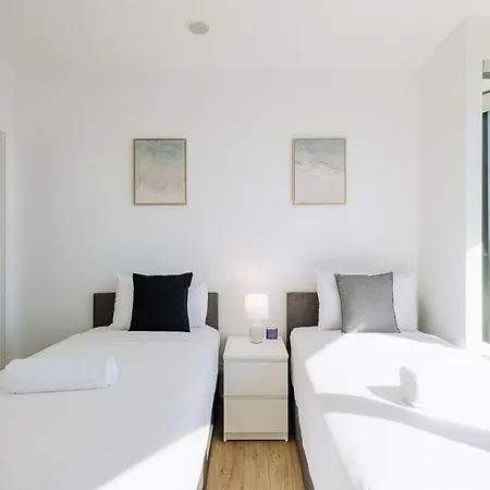 Twin Retreat With Views @ One Apartment Brisbane