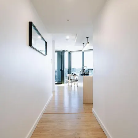 Skyline Serenity 2br With River & Views Apartment *