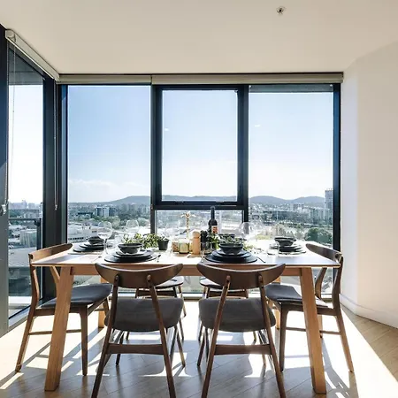 Apartment Skyline Serenity 2br With River & Views
