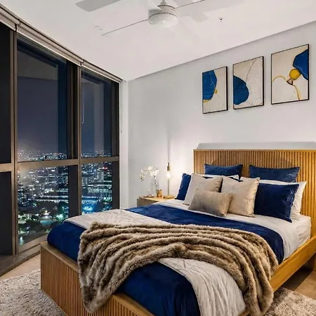 Luxury Riverfront Level 38 Queen's Wharf Tower Apartment *