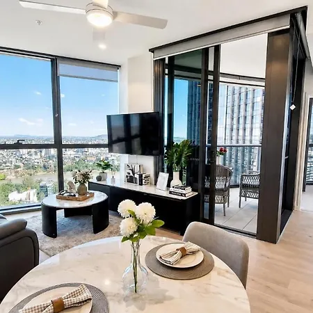Luxury Riverfront Level 38 Queen's Wharf Tower Apartment Brisbane