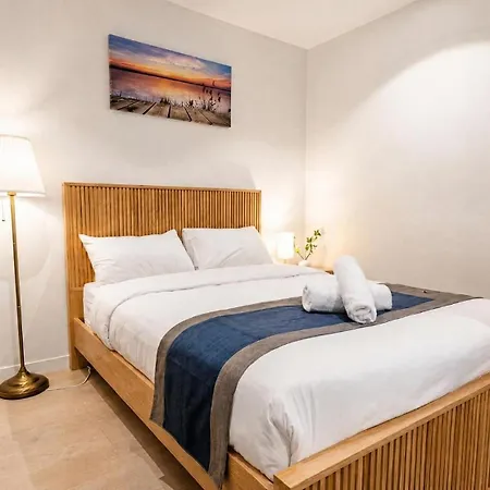 Luxury Riverfront Level 38 Queen's Wharf Tower Brisbane