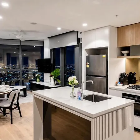Luxury Riverfront Level 38 Queen's Wharf Tower Apartment *