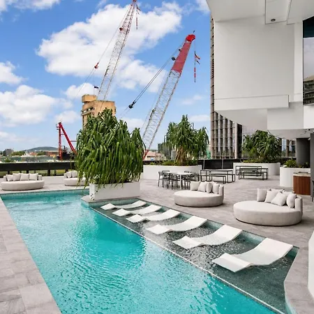Luxury Riverfront Level 38 Queen's Wharf Tower
