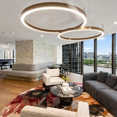 Luxury Riverfront Level 38 Queen's Wharf Tower *