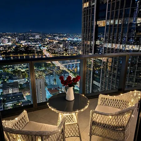 Luxury Riverfront Level 38 Queen's Wharf Tower Apartment