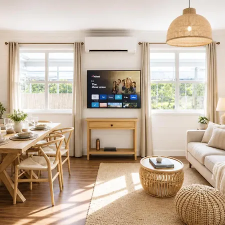 Holiday home 2br Chic Urban Escape In Norman Park Near Bne With Parking Brisbane