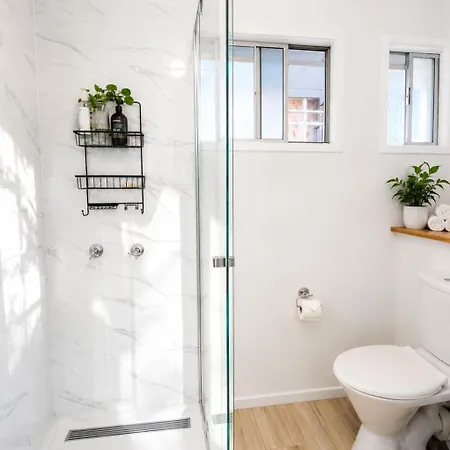 2br Chic Urban Escape In Norman Park Near Bne With Parking